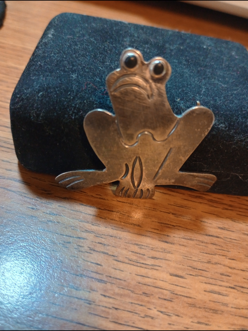 Vintage    Taxco.  Mexico  Frog Pin Brooch - Silver .